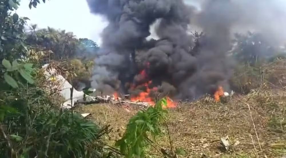Acidente avião militar Colômbia: C-130 cai com 125 a bordo (veja vídeo)
