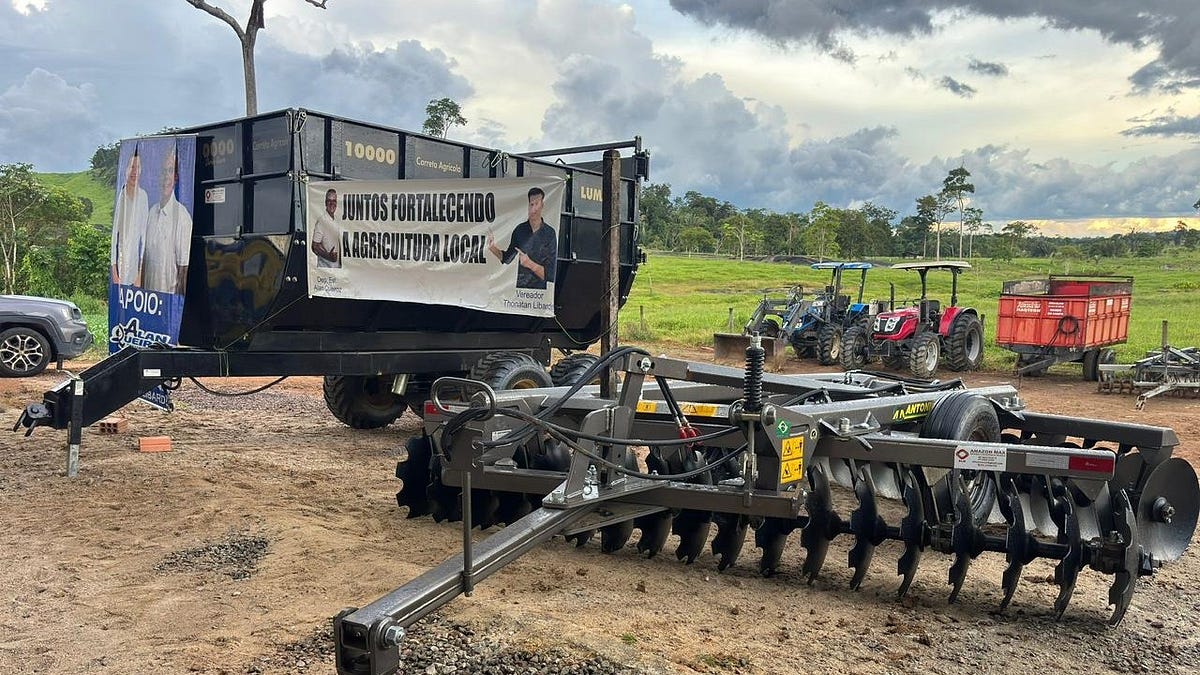 Alan Queiroz participa da entrega de equipamentos agrícolas e fortalece agricultura familiar em Monte Negro