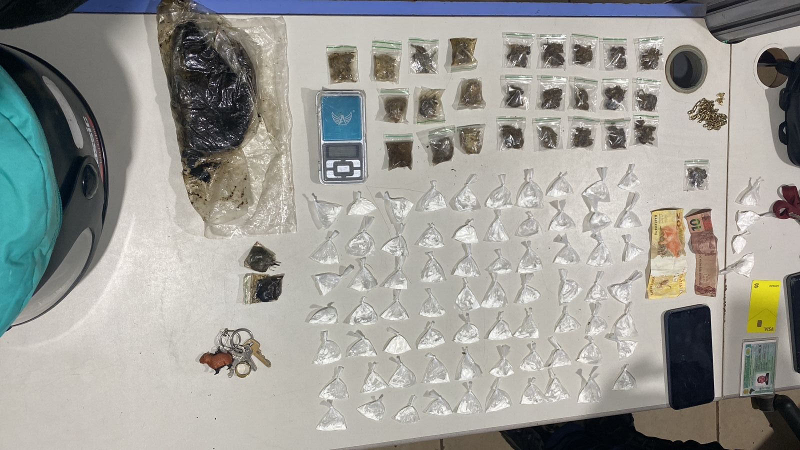 Dupla é presa por tráfico de drogas no residencial Orgulho do Madeira