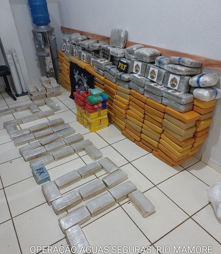 Forças de segurança apreendem pasta base de cocaína, maconha e cloridrato de cocaína no Rio Madeira, em Rondônia