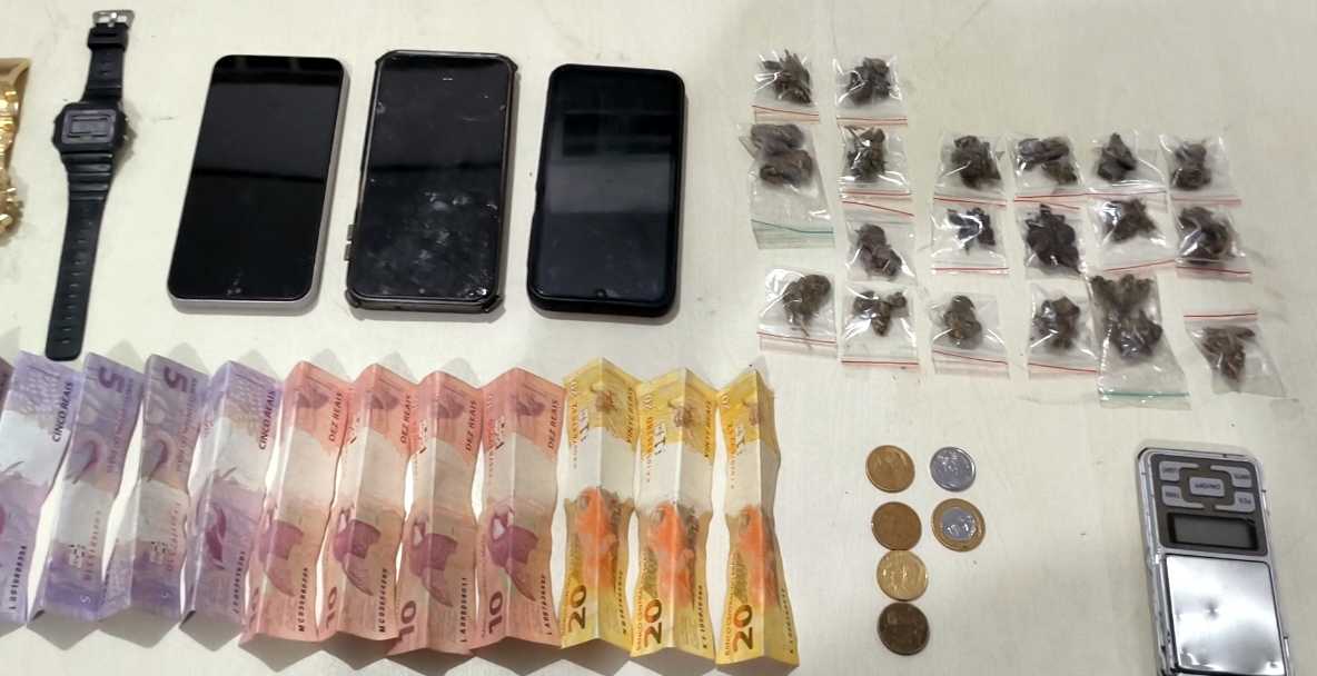 POLÍCIA MILITAR DESARTICULA PONTO DE TRÁFICO, APREENDE DROGAS E PRENDE SUSPEITO EM JI-PARANÁ