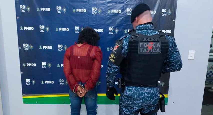 JI-PARANÁ – MULHER É CONDUZIDA PELA PM POR SUSPEITA DE TRÁFICO DE DROGAS NO BOA ESPERANÇA