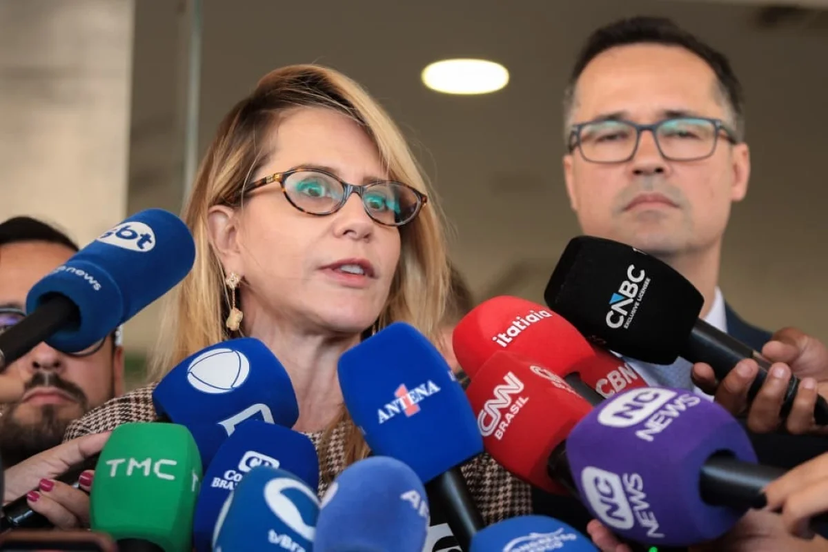 Acordo entre Lula e Flávio para abertura conjunta de sigilos é assinado