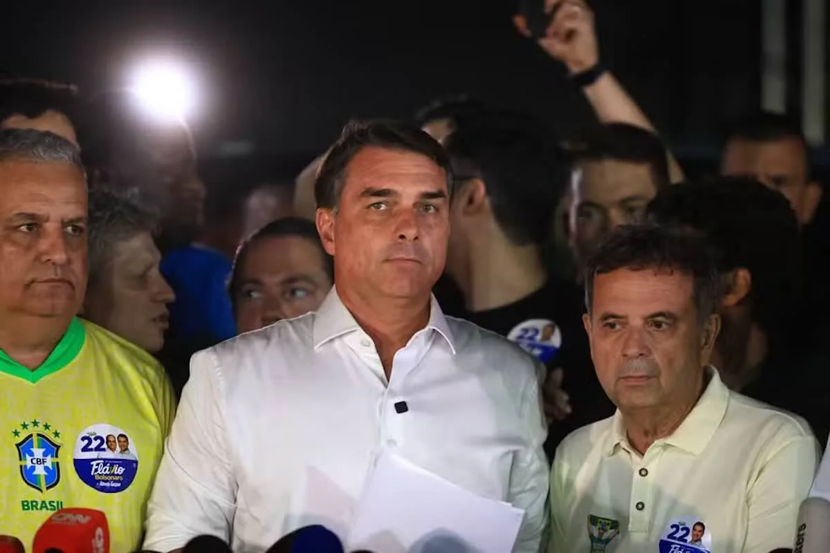 Aliados ouvem que Flávio fugiu, diz Folha; PF e Argentina não confirmam
