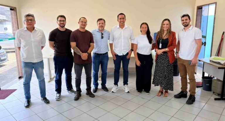 Eyder Brasil comunica esforços para aumentar a formação de servidores da Politec