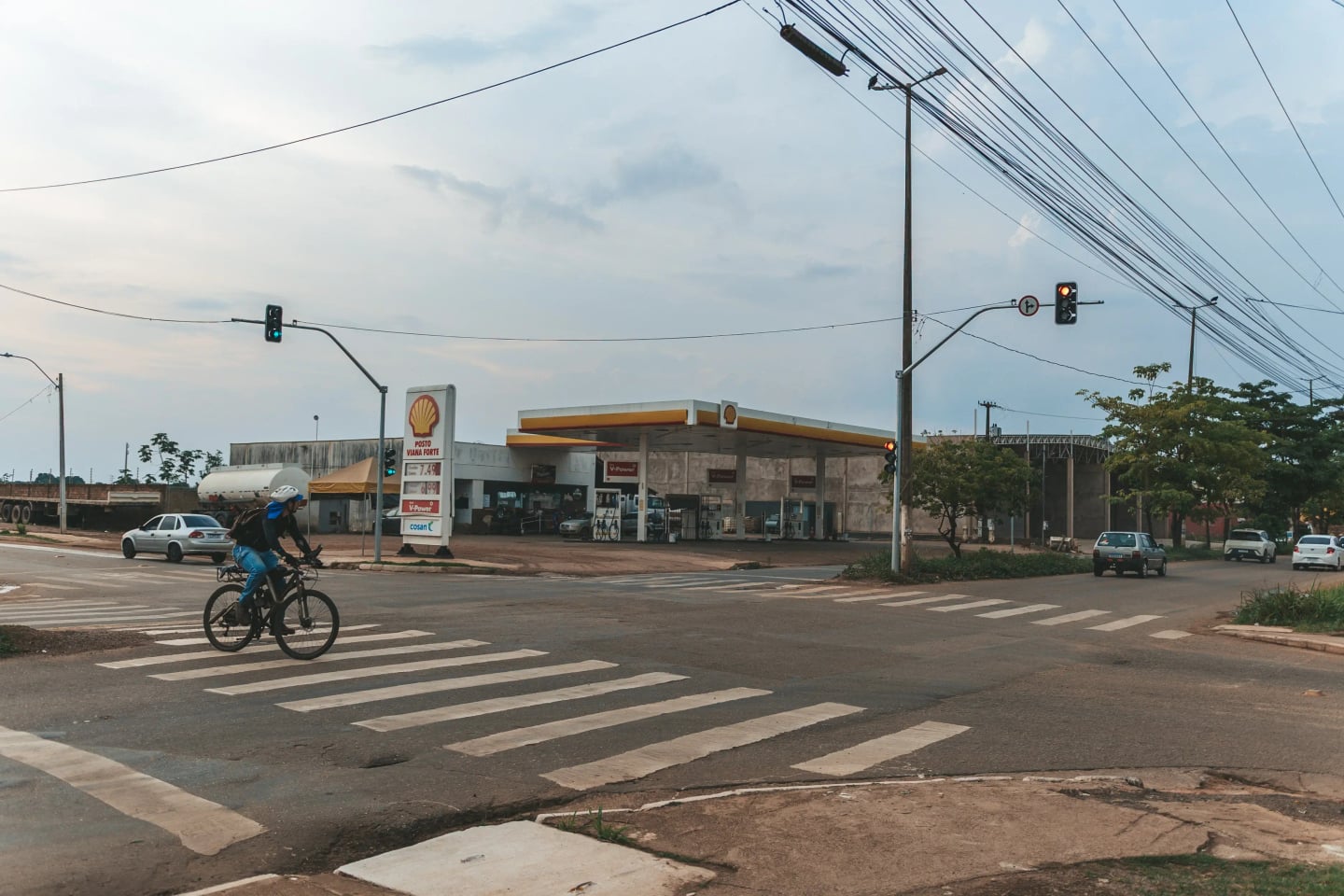 Instalação de semáforo na avenida Mamoré com rua Capão da Canoa busca diminuir acidentes