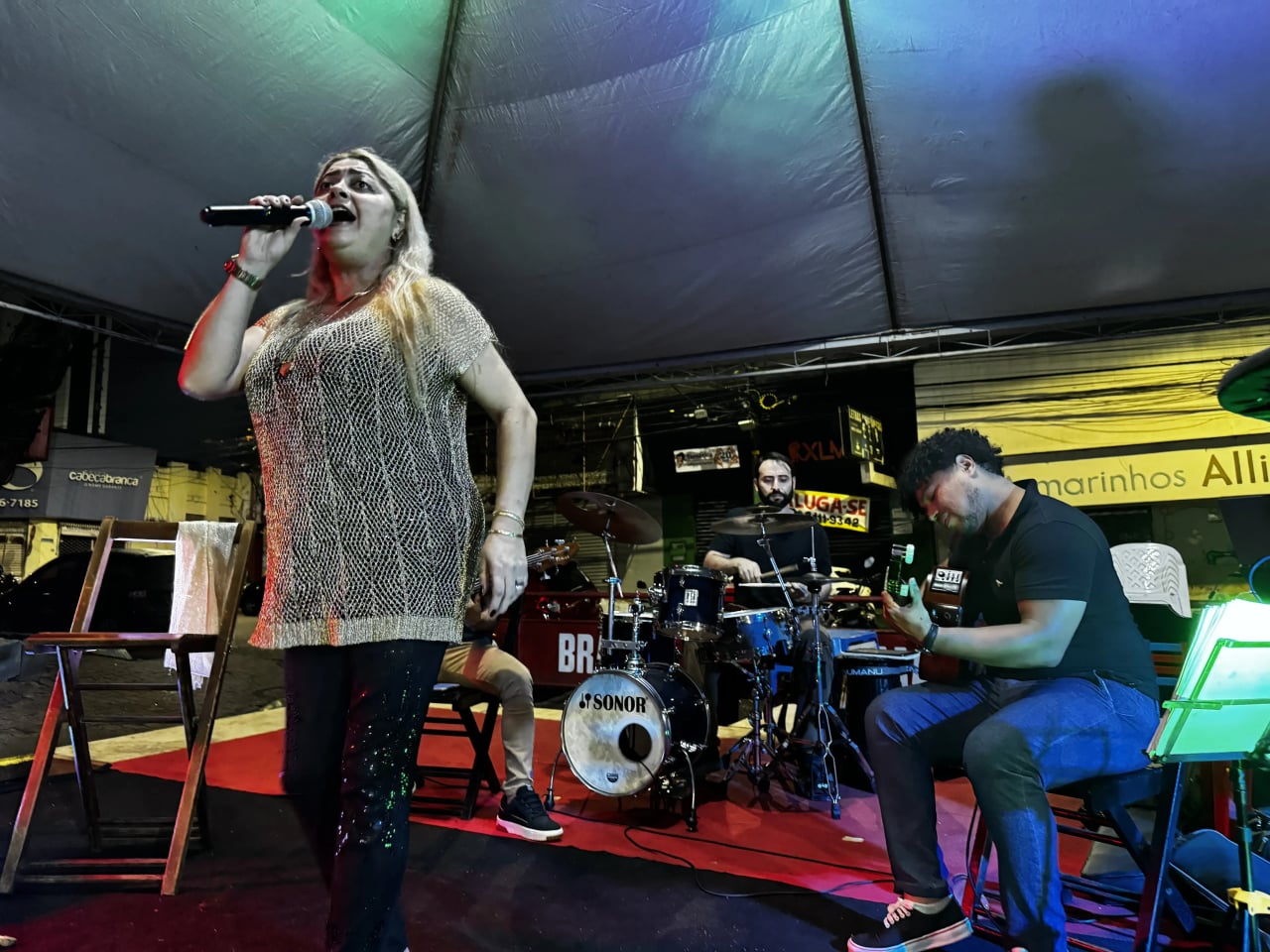 Sarau Brasilidades destaca a MPB e coloca o público em evidência no Mercado Cultural