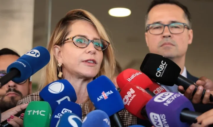 Acordo entre Lula e Flávio para abertura conjunta de sigilos é assinado