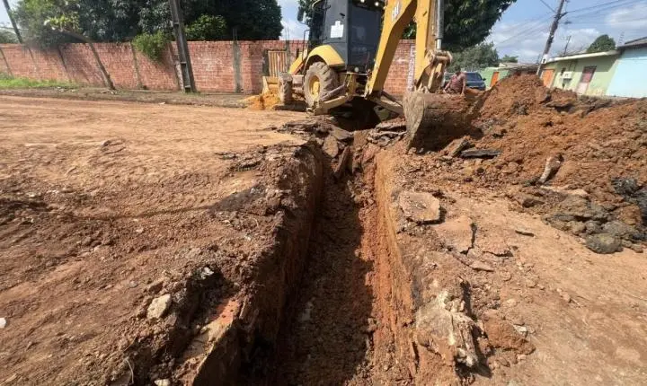 Avanço simultâneo de três frentes de drenagem no bairro Cidade do Lobo
