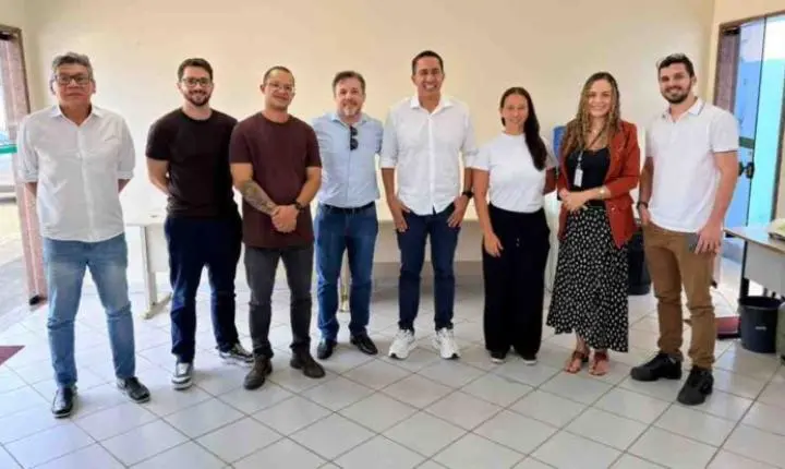 Eyder Brasil comunica esforços para aumentar a formação de servidores da Politec