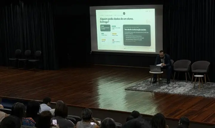 Gestores escolares recebem orientações sobre proteção de dados no seminário da Prefeitura