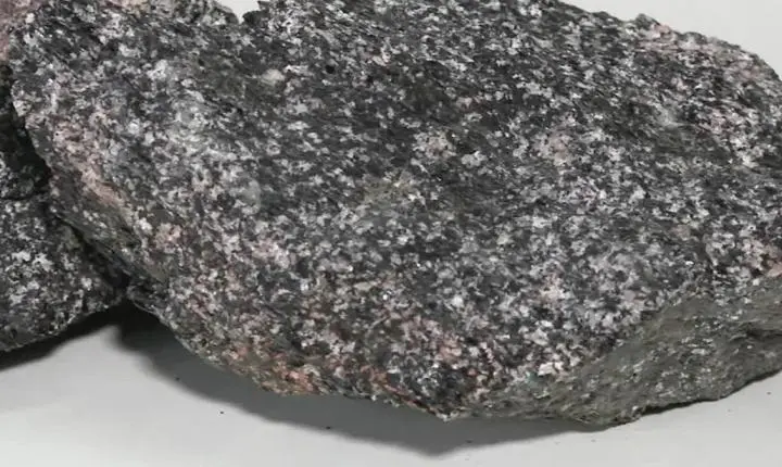 Roubo de cassiterita em Rio Crespo: carga de 300 kg desaparece após invasão